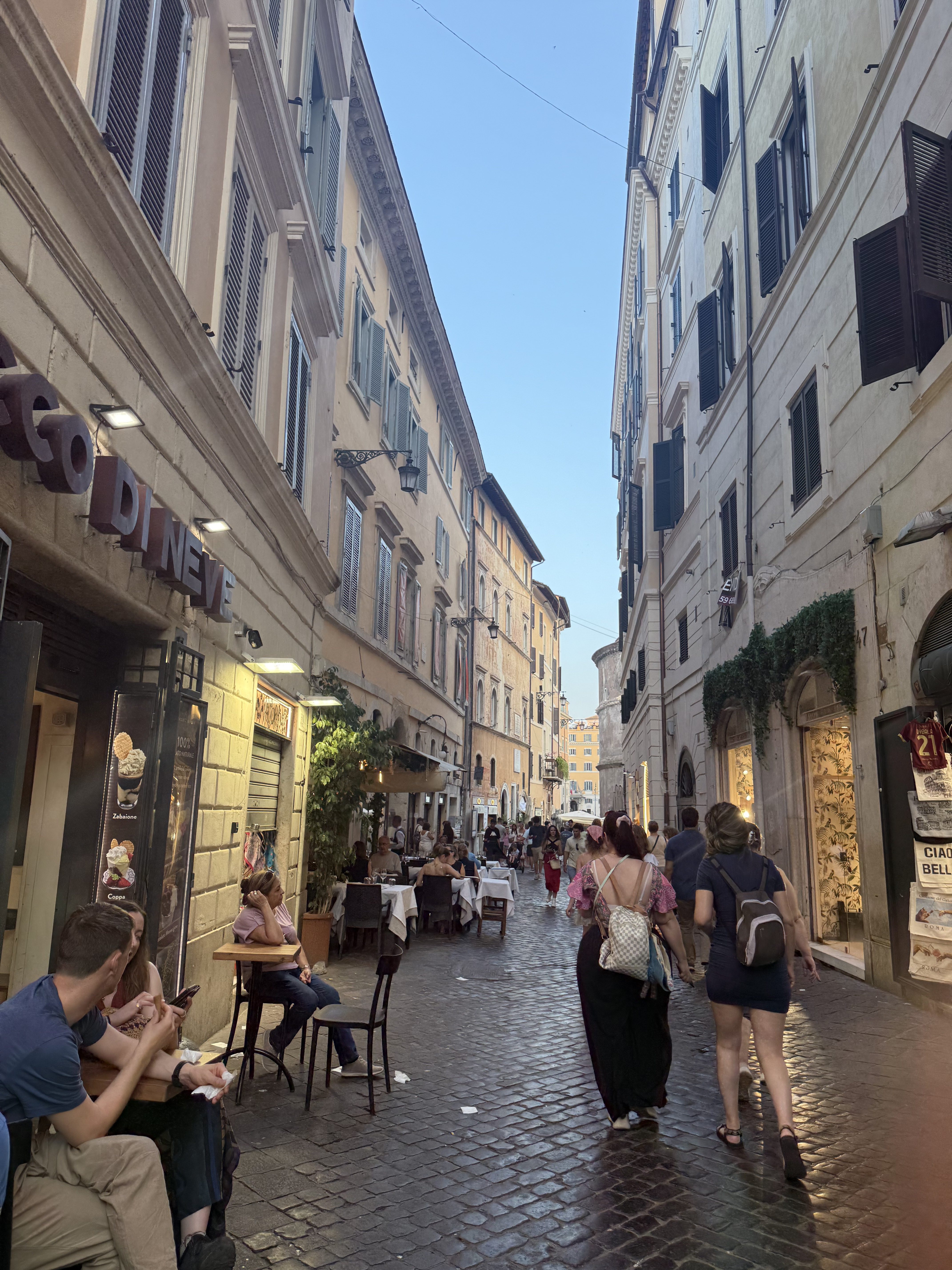 Classical Pantheon architecture